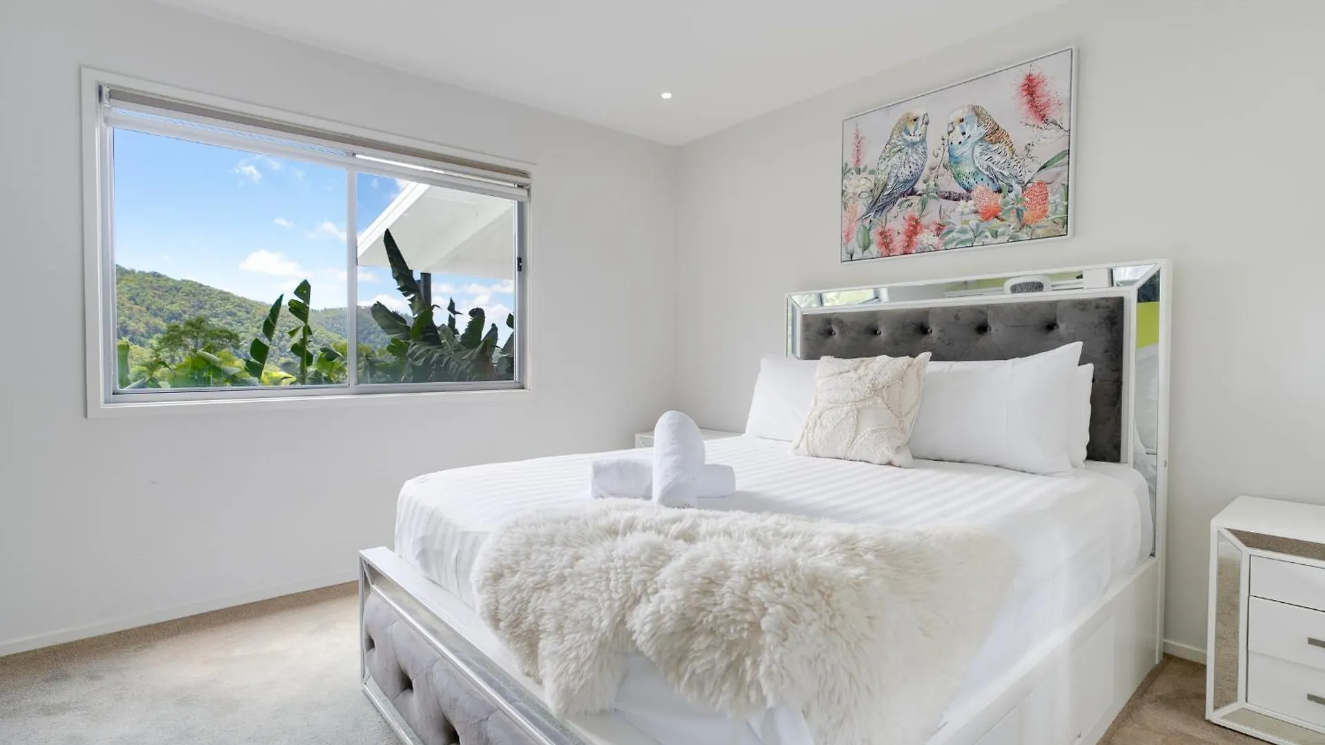Feriehus Luxurious 4-Br Hinterland Retreat - Scenic Views Villa Wongawallan Australien