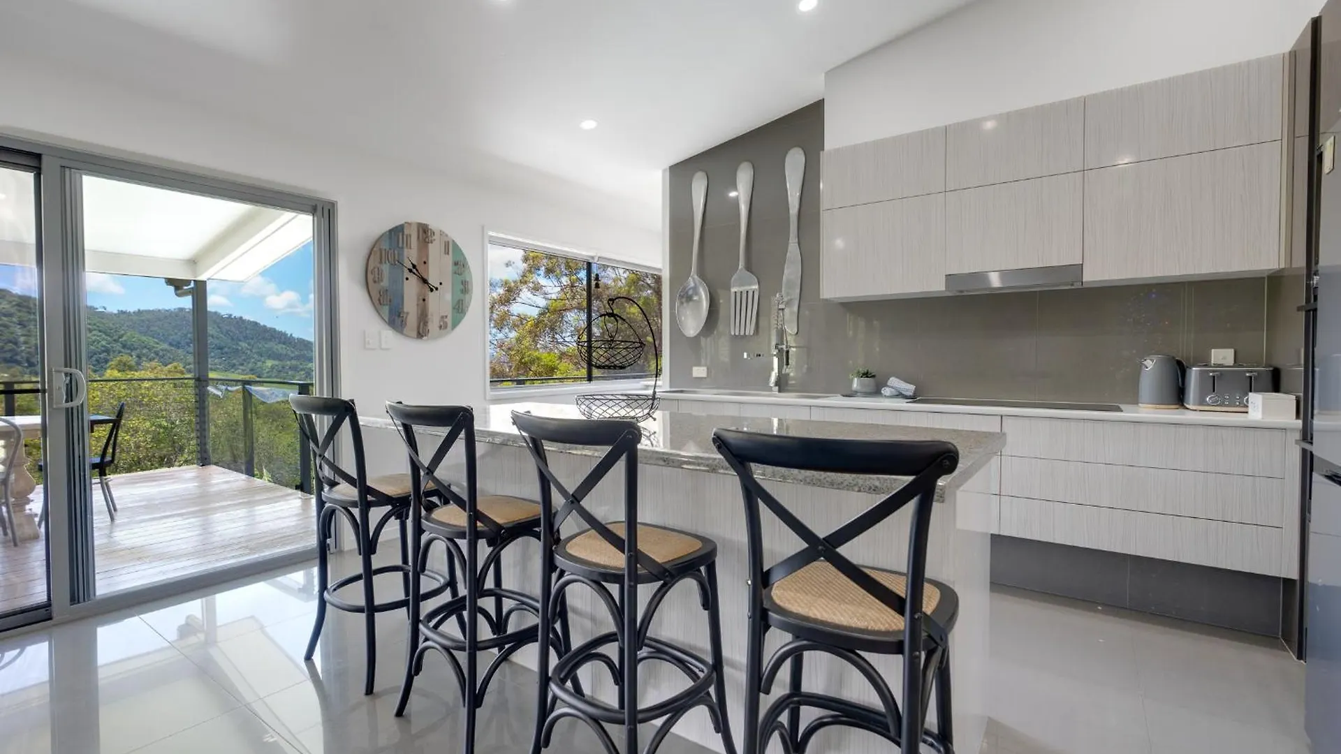 Luxurious 4-Br Hinterland Retreat - Scenic Views Villa Wongawallan Australien