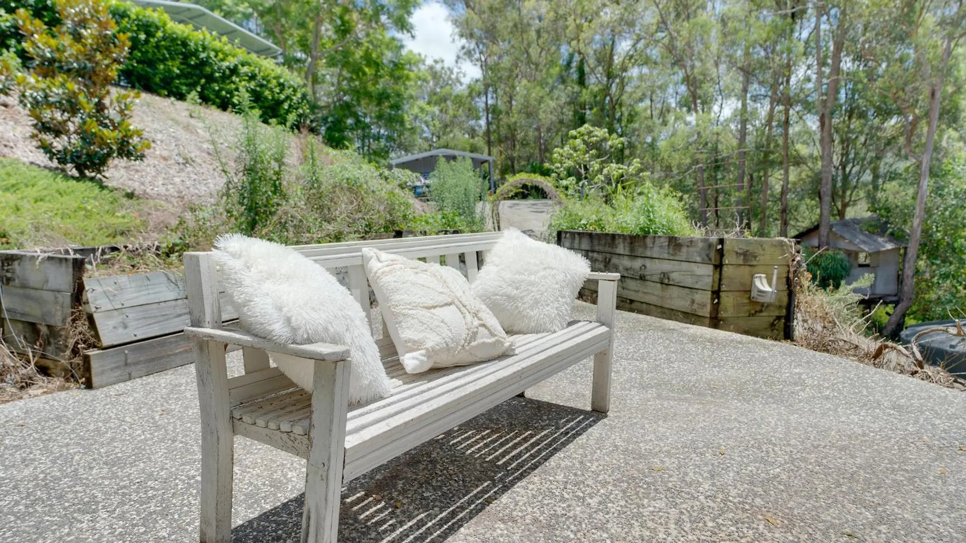 Luxurious 4-Br Hinterland Retreat - Scenic Views Villa Wongawallan