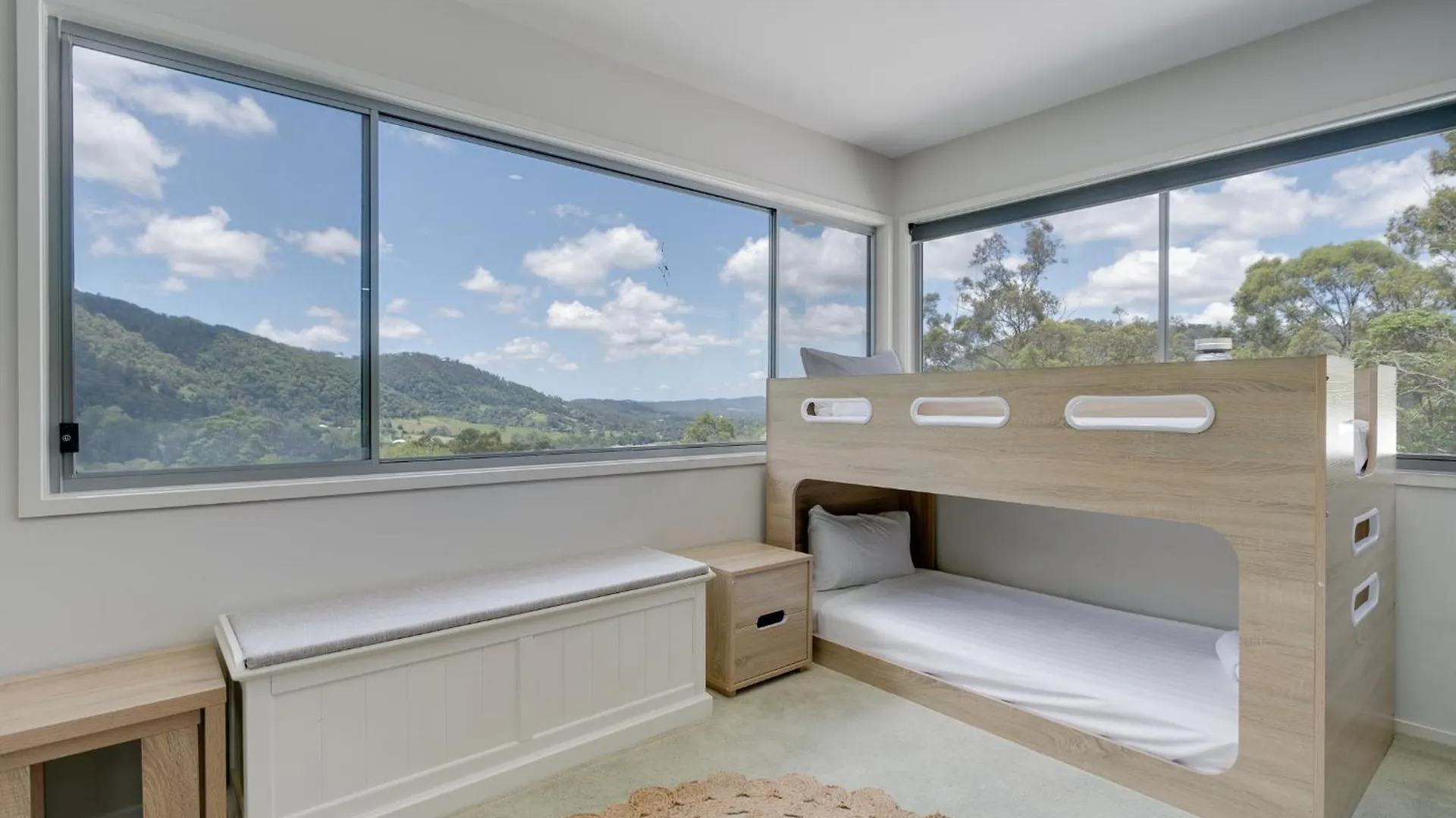 Luxurious 4-Br Hinterland Retreat - Scenic Views Villa Wongawallan Holiday home