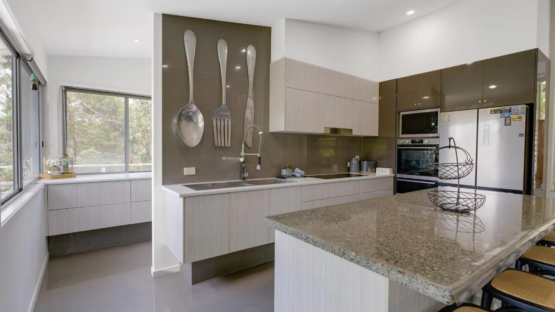 Luxurious 4-Br Hinterland Retreat - Scenic Views Villa Wongawallan