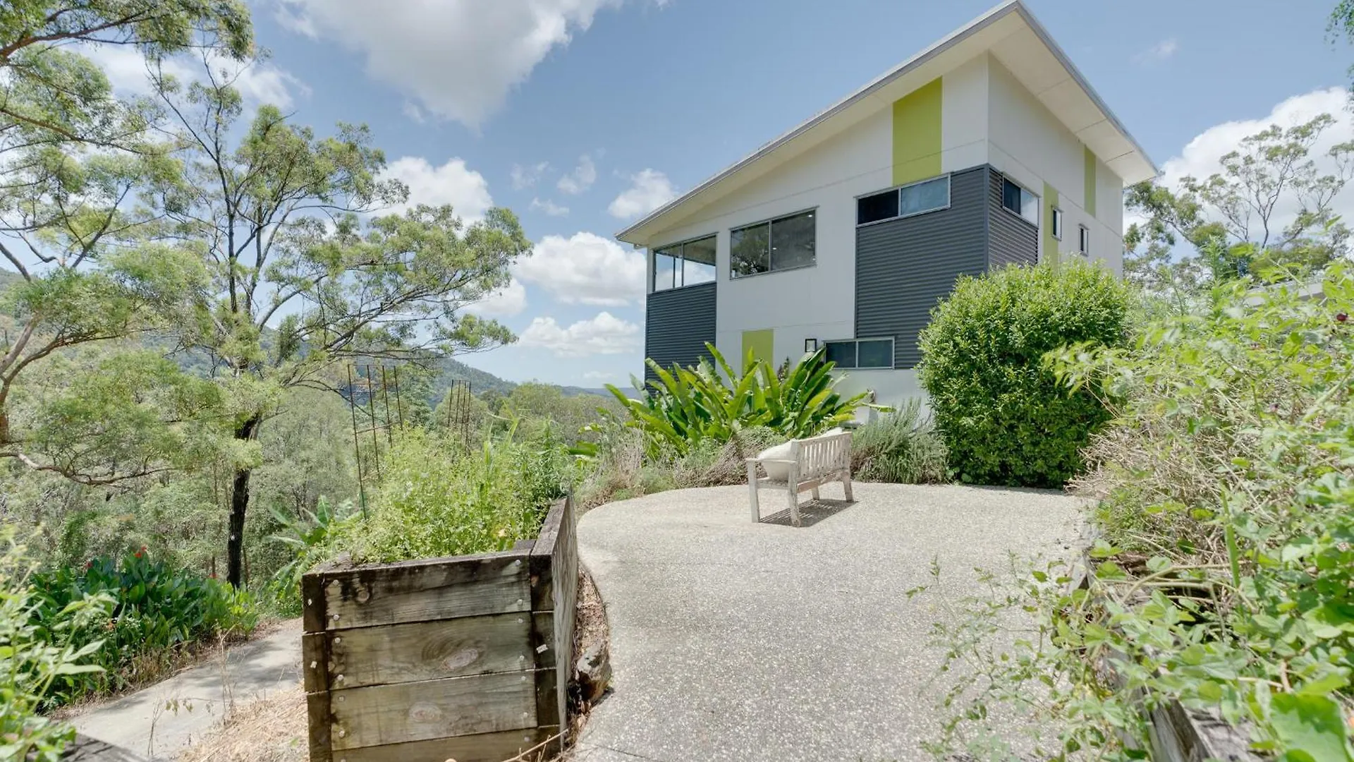 Holiday home Luxurious 4-Br Hinterland Retreat - Scenic Views Villa Wongawallan