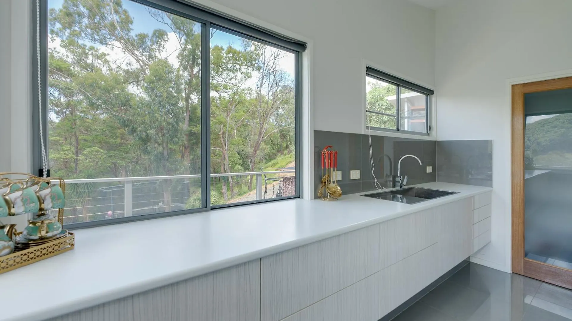 Holiday home Luxurious 4-Br Hinterland Retreat - Scenic Views Villa Wongawallan Australia