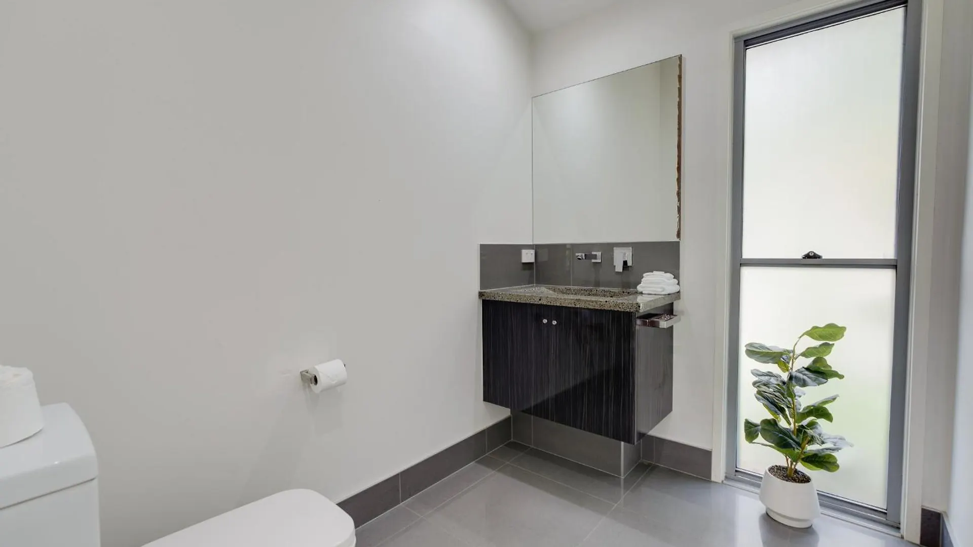 Holiday home Luxurious 4-Br Hinterland Retreat - Scenic Views Villa Wongawallan Australia