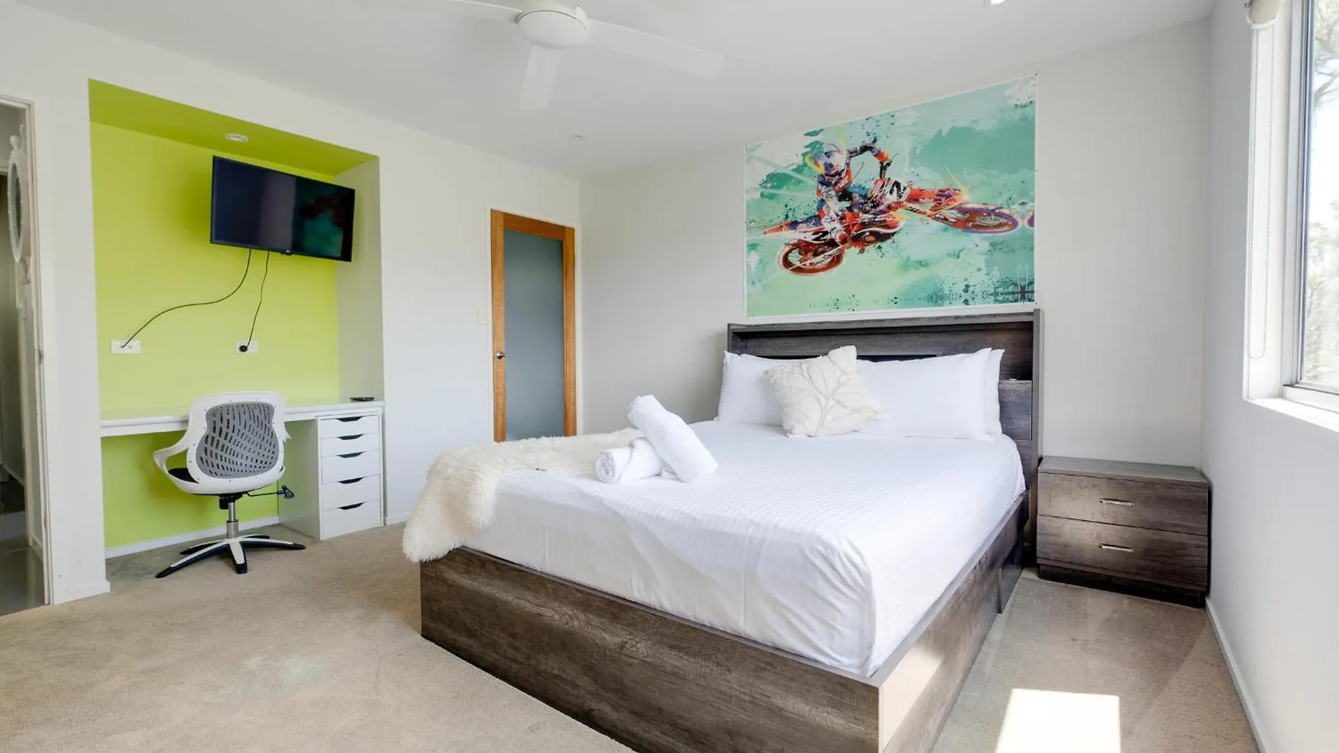 Luxurious 4-Br Hinterland Retreat - Scenic Views Villa Wongawallan