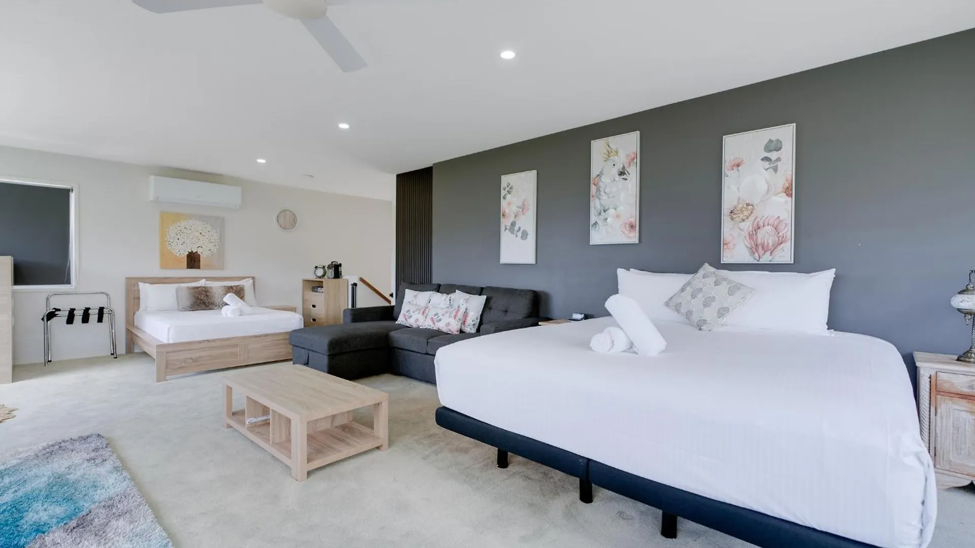 Luxurious 4-Br Hinterland Retreat - Scenic Views Villa Wongawallan Holiday home