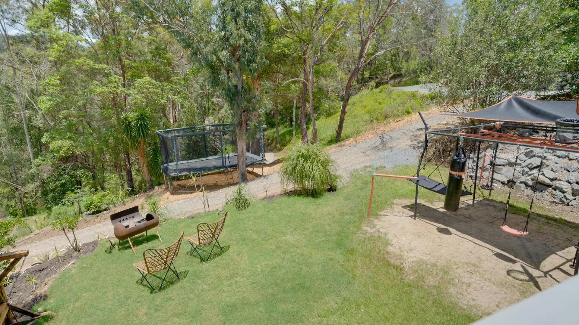Luxurious 4-Br Hinterland Retreat - Scenic Views Villa Wongawallan